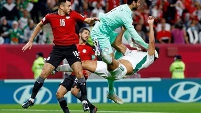 فقد الوعي.. تطورات الحالة الصحية لبغداد بونجاح بعد اصطدامه القوي بالشناوي