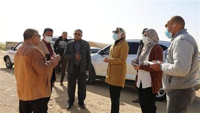 نائب محافظ الوادي الجديد تتابع أعمال تطوير قرية الجزائر بالخارجة