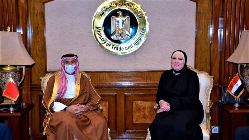 وزيرة الصناعة ونظيرها