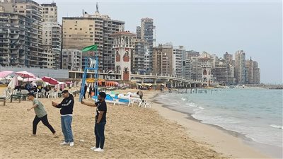 إقبال ضعيف على شواطئ الإسكندرية بثالث أيام عيد الفطر