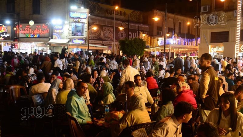 ازدحام على المقاهي