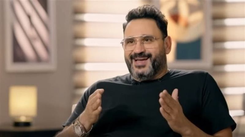 أكرم حسني 