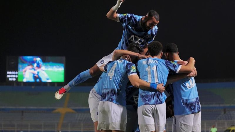بيراميدز، فيتو