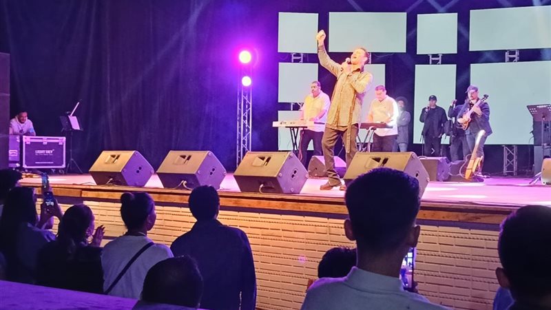 مصطفى قمر 