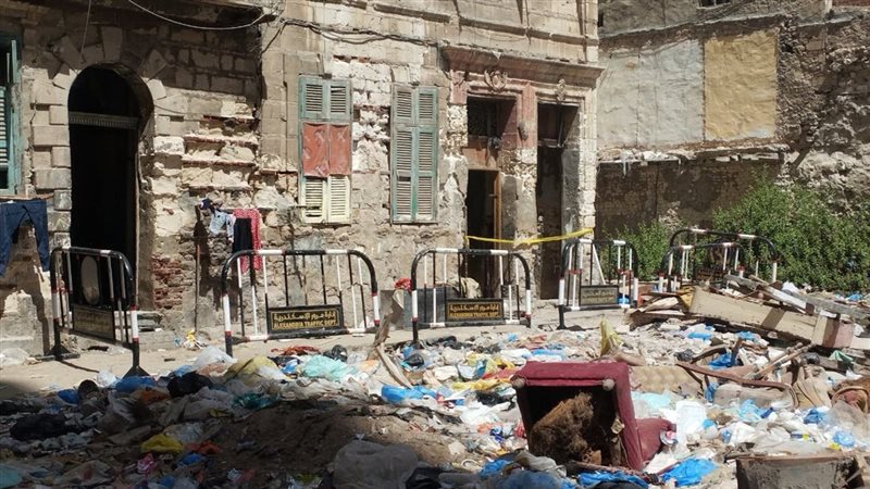العقار المنهار بمنطقة