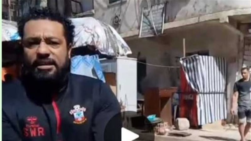 بائع المخلل خلال