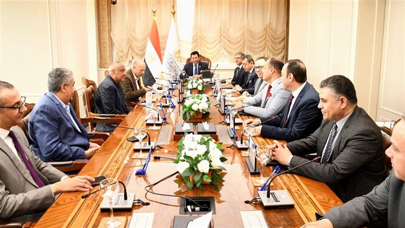 اجتماع وزير الشباب