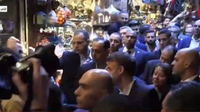  عشاء مصري خاص، السيسي يصطحب ماكرون داخل مطعم كباب بمنطقة الحسين