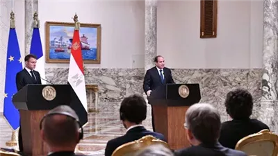 أبرز تصريحات الرئيس الفرنسي خلال المؤتمر الصحفي مع السيسي (انفوجراف)