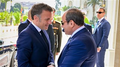 وسائل النقل، السيسي وماكرون يطلعان على تجهيزات وخدمات تفيد ملايين المصريين