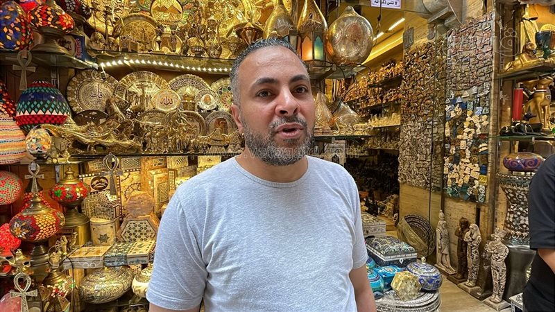 أحد العاملين في محلات