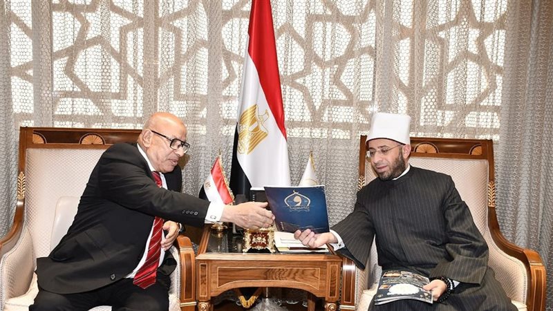 وزير الأوقاف يستقبل