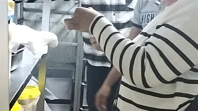 ضبط أعلاف ومستحضرات