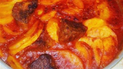 طريقة عمل صينية البطاطس باللحمة في الفرن 