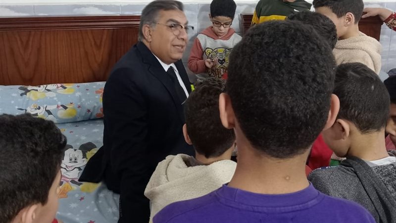 محافظ الدقهلية بين