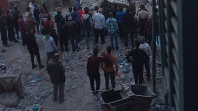 انهيار عقار في الإسكندرية والبحث عن المفقودين تحت الركام