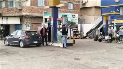 محافظ دمياط يتابع الحملات على محطات الوقود ومواقف الأجرة لضبط التسعيرة الجديدة