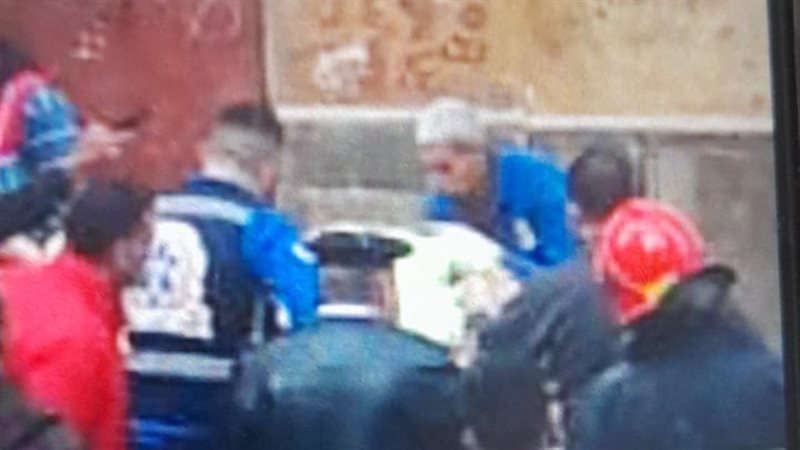 لحظة انتشال طفل وفتاة