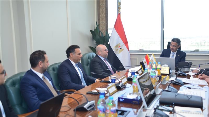 وزير التموين خلال