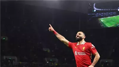وزير الرياضة السعودي يكشف حقيقة مفاوضات ضم محمد صلاح قبل تجديده لليفربول 