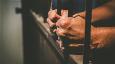ضبط مسن متهم بالتحرش بطفلة من ذوي الهمم بالمنوفية