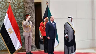 أمير الكويت يقيم مأدبة غداء تكريمًا للرئيس السيسي