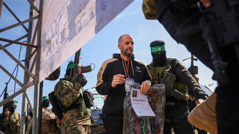 لحظة تبادل الأسرى،
