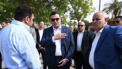 وزير الإسكان يتابع سير العمل بجهاز مدينة العبور