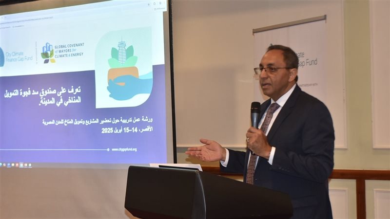 محافظ قنا