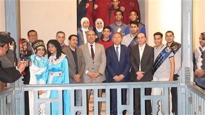 محافظ القاهرة يتفقد متحف نجيب محفوظ (صور)