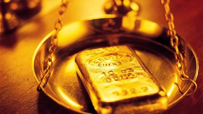 الأوقية خسرت 225 دولار خلال 24 ساعة، كيف تدفع سياسات ترامب مع الصين والفيدرالي الأمريكي أسعار الذهب إلى مستويات تاريخية ؟ 