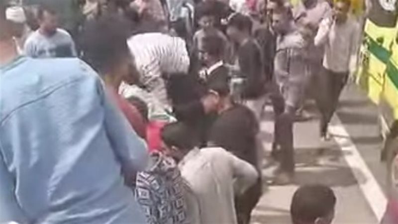 عقب إلقاء الأم لأطفالها،