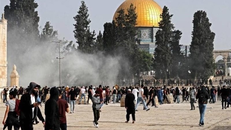 اقتحام حشود المتطرفين