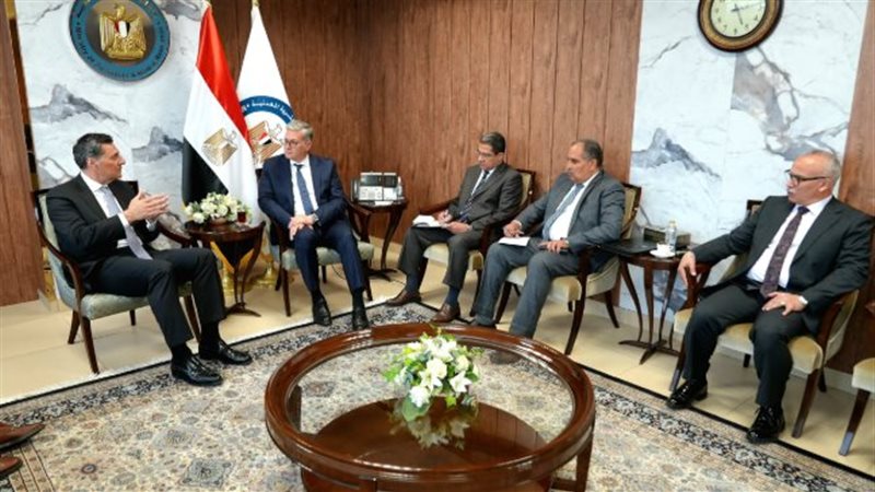 وزير البترول يبحث