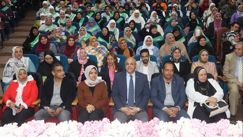 احتفالية الأم المثالية