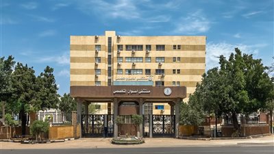 محافظ أسوان يطمئن على الحالة الصحية لطلاب مدرسة المعمارية بعد تعرضهم لحادث مرورى