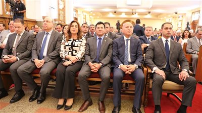 محافظ القاهرة يهنئ رئيس الطائفة الإنجيلية بعيد القيامة المجيد 