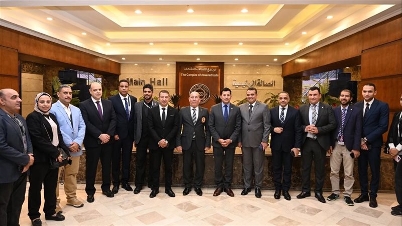 أشرف صبحي ورئيس الاتحاد