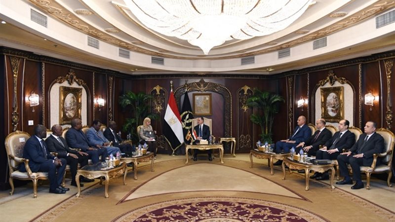وزير الداخلية يبحث