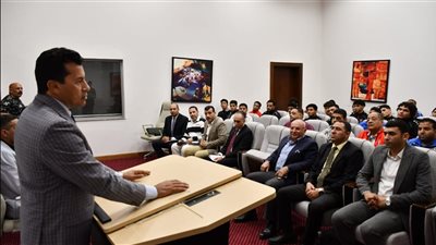 أشرف صبحي يجتمع باتحاد المصارعة ومنتخب مصر استعدادا للبطولة الأفريقية بالمغرب