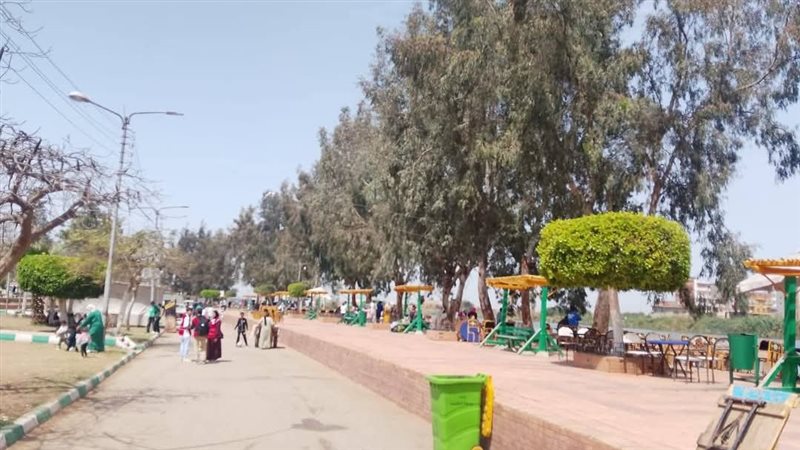 اقبال المواطنين علي