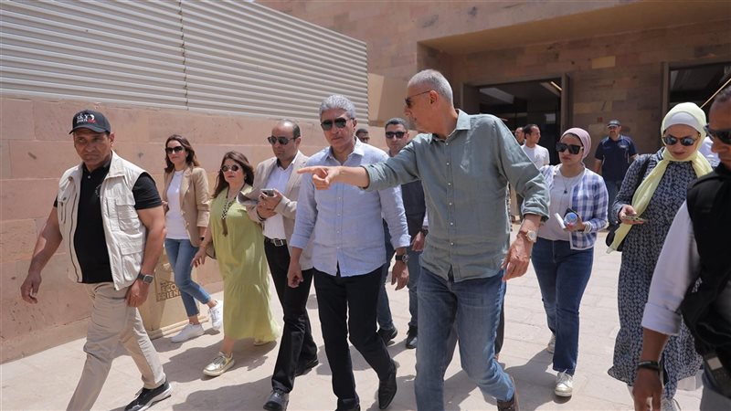جولة وزير السياحة