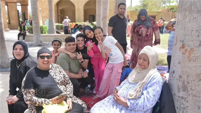 اسرة مصرية تحتفل