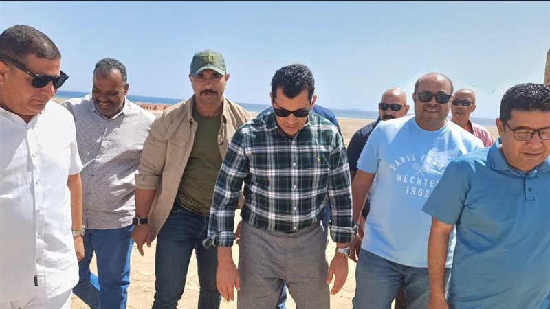 أشرف صبحي يصل البحر