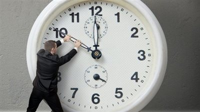 تطبيق التوقيت الصيفي الجمعة المقبل.. تقديم الساعة 60 دقيقة.. تم إلغاؤه في حكومة شريف إسماعيل وعاد بعد 7 سنوات في حكومة مدبولي.. ألمانيا أول دولة طبقته.. والهدف: ترشيد الطاقة