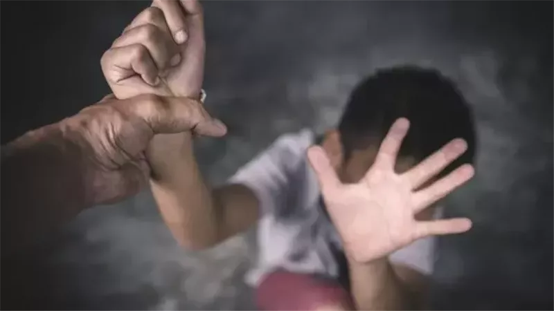ضبط حارس ليلي بالتعدي
