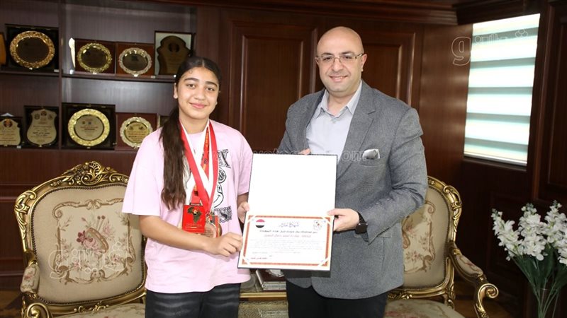 محافظ بني سويف يكرم