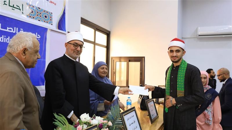 الدكتور نظير عياد،