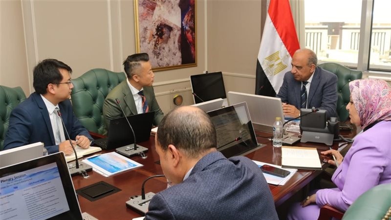 اجتماع وزير الكهرباء