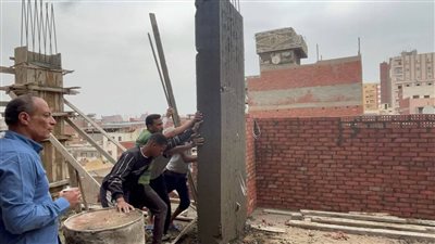 إزالة أعمدة خرسانية مخالفة خلال حملة بالدقهلية (صور) 